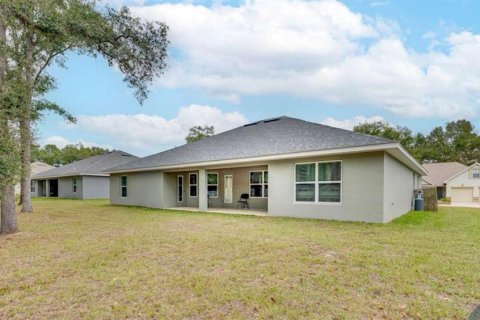 Снять в аренду виллу или дом в Силвер-Спрингс-Шорс, Флорида 5 комнат, 235.41м2, № 1815106 - фото 2