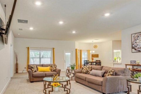 Снять в аренду виллу или дом в Силвер-Спрингс-Шорс, Флорида 5 комнат, 235.41м2, № 1815106 - фото 4