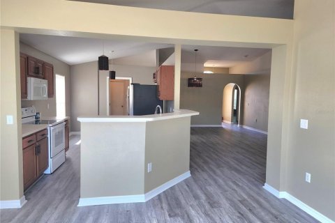 Casa en alquiler en Kissimmee, Florida, 4 dormitorios, 174.1 m2 № 2094304 - foto 4