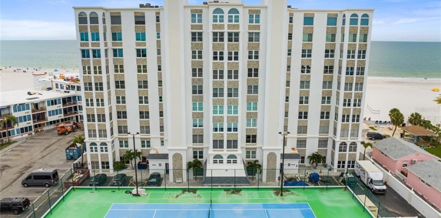 Condominio en Saint Pete Beach, Florida, 2 dormitorios  № 2206439