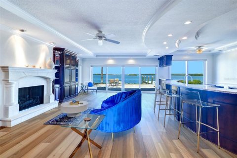 House in Saint Petersburg, Florida 3 bedrooms, 286.32 sq.m. № 1829808 - photo 13