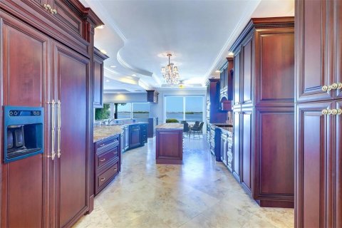 House in Saint Petersburg, Florida 3 bedrooms, 286.32 sq.m. № 1829808 - photo 16