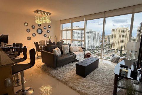 Condo in Hallandale Beach, Florida, 1 bedroom  № 1703732 - photo 25