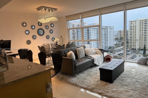 Condo in Hallandale Beach, Florida, 1 bedroom  № 1703732 - photo 8