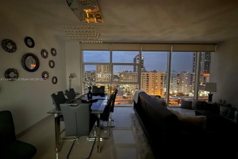 Condo in Hallandale Beach, Florida, 1 bedroom  № 1703732 - photo 21