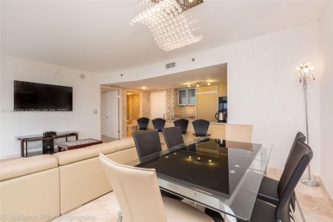 Condo in Hallandale Beach, Florida, 1 bedroom  № 1703732 - photo 5