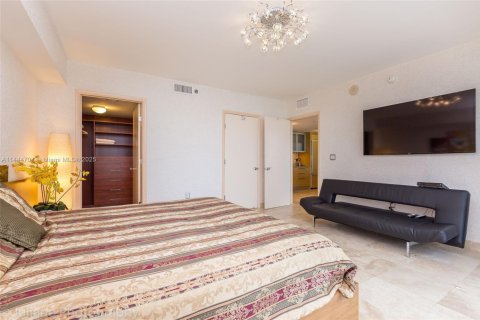 Condo in Hallandale Beach, Florida, 1 bedroom  № 1703732 - photo 11