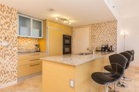Condo in Hallandale Beach, Florida, 1 bedroom  № 1703732 - photo 14