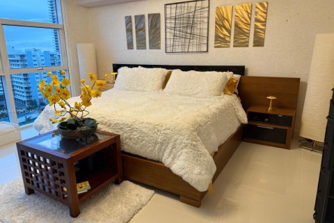 Condo in Hallandale Beach, Florida, 1 bedroom  № 1703732 - photo 30