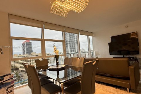 Condo in Hallandale Beach, Florida, 1 bedroom  № 1703732 - photo 7