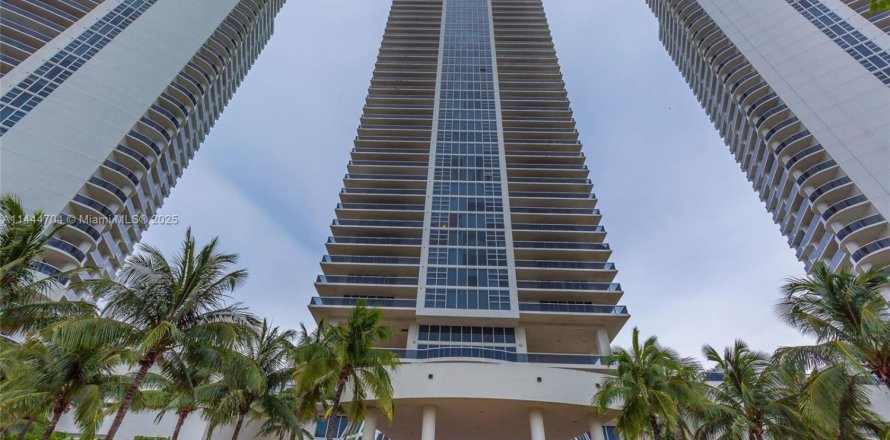 Condo in Hallandale Beach, Florida, 1 bedroom  № 1703732