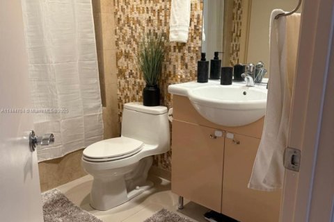 Condo in Hallandale Beach, Florida, 1 bedroom  № 1703732 - photo 16