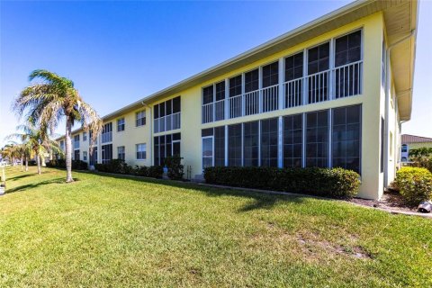 Copropriété à vendre à Punta Gorda, Floride: 2 chambres, 103.12 m2 № 2103526 - photo 21