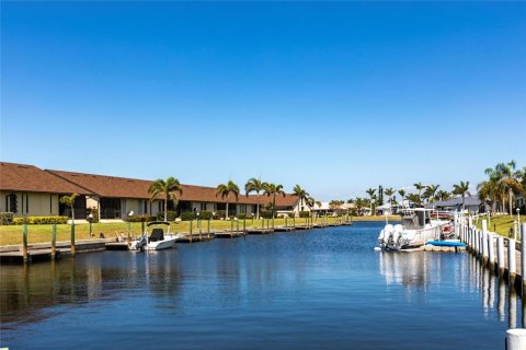 Copropriété à vendre à Punta Gorda, Floride: 2 chambres, 103.12 m2 № 2103526 - photo 19