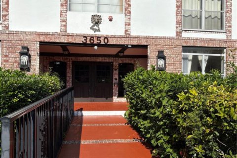 Apartment in Lauderhill, Florida 1 bedroom, 74.32 sq.m. № 1976183