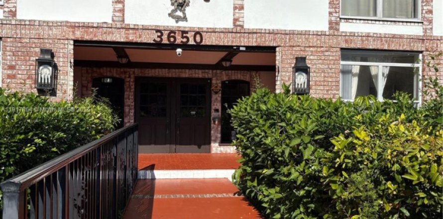 Apartment in Lauderhill, Florida 1 bedroom, 74.32 sq.m. № 1976183