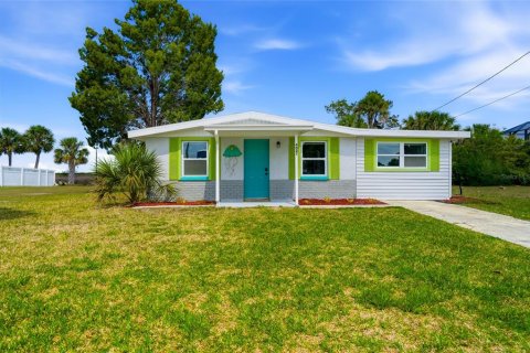 House in Hernando Beach, Florida 3 bedrooms, 111.39 sq.m. № 2206517