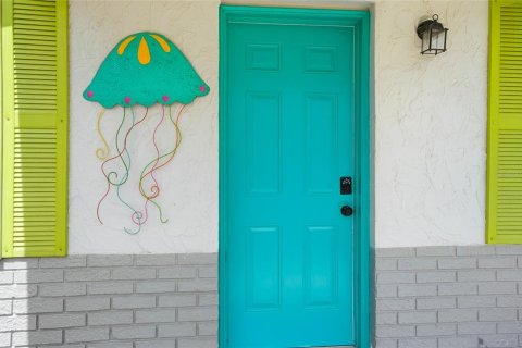 House in Hernando Beach, Florida 3 bedrooms, 111.39 sq.m. № 2206517 - photo 3