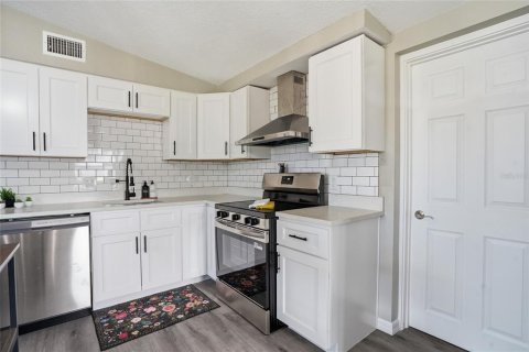 House in Hernando Beach, Florida 3 bedrooms, 111.39 sq.m. № 2206517 - photo 6