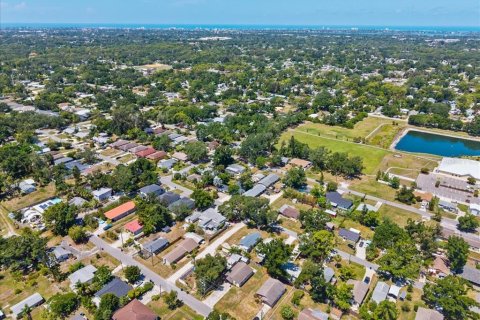 House in Sarasota, Florida 2 bedrooms, 83.98 sq.m. № 2239390 - photo 29