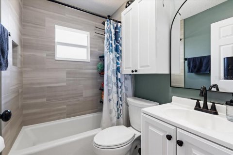 House in Sarasota, Florida 2 bedrooms, 83.98 sq.m. № 2239390 - photo 17