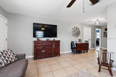 House in Sarasota, Florida 2 bedrooms, 83.98 sq.m. № 2239390 - photo 8