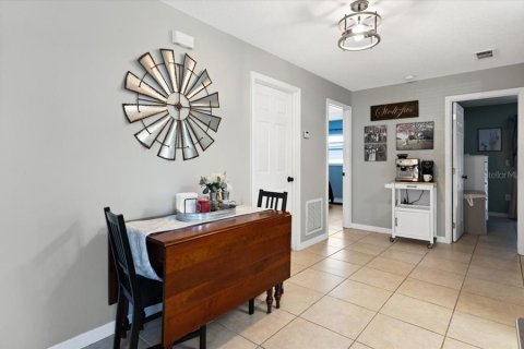 House in Sarasota, Florida 2 bedrooms, 83.98 sq.m. № 2239390 - photo 9