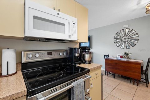 House in Sarasota, Florida 2 bedrooms, 83.98 sq.m. № 2239390 - photo 12