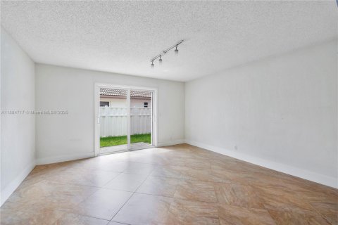 Villa ou maison à vendre à Sunrise, Floride: 5 chambres, 337.51 m2 № 1931465 - photo 14