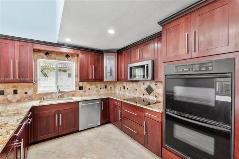 Villa ou maison à vendre à Sunrise, Floride: 5 chambres, 337.51 m2 № 1931465 - photo 11