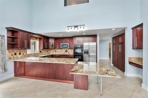 Villa ou maison à vendre à Sunrise, Floride: 5 chambres, 337.51 m2 № 1931465 - photo 13