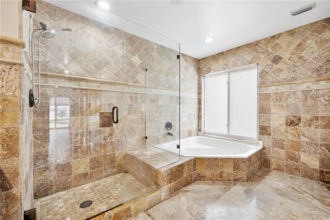 Villa ou maison à vendre à Sunrise, Floride: 5 chambres, 337.51 m2 № 1931465 - photo 21