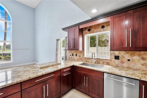 Villa ou maison à vendre à Sunrise, Floride: 5 chambres, 337.51 m2 № 1931465 - photo 12