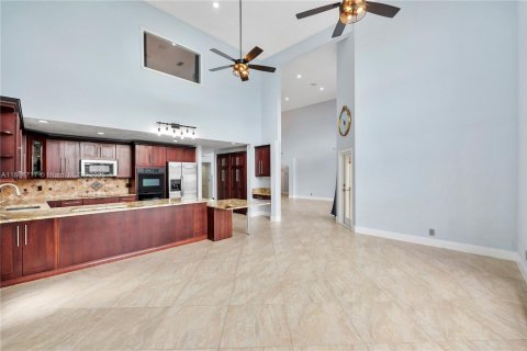 Villa ou maison à vendre à Sunrise, Floride: 5 chambres, 337.51 m2 № 1931465 - photo 9