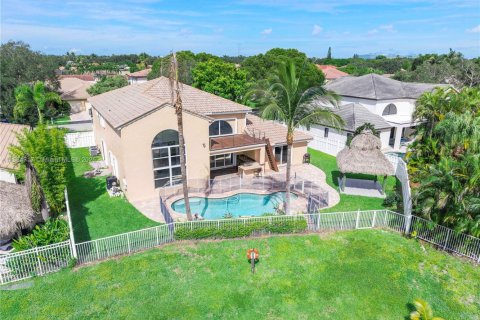 Villa ou maison à vendre à Sunrise, Floride: 5 chambres, 337.51 m2 № 1931465 - photo 2