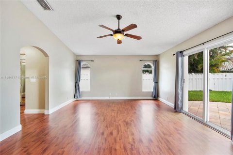 Villa ou maison à vendre à Sunrise, Floride: 5 chambres, 337.51 m2 № 1931465 - photo 18