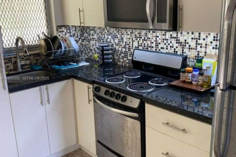 Condo in Miami Beach, Florida  № 1954046 - photo 26