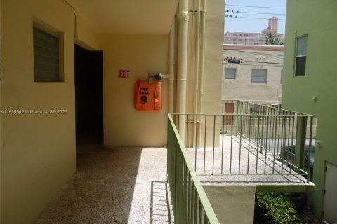 Снять в аренду кондоминиум в Майами-Бич, Флорида 37.16м2, № 1954046 - фото 17