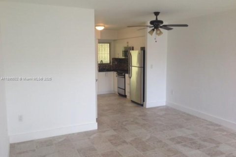 Снять в аренду кондоминиум в Майами-Бич, Флорида 37.16м2, № 1954046 - фото 6