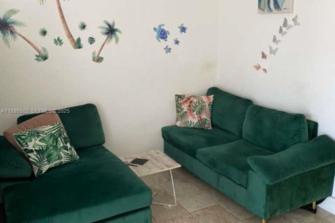 Condo in Miami Beach, Florida  № 1954046 - photo 24