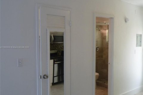 Снять в аренду кондоминиум в Майами-Бич, Флорида 37.16м2, № 1954046 - фото 7