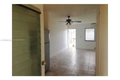 Снять в аренду кондоминиум в Майами-Бич, Флорида 37.16м2, № 1954046 - фото 9