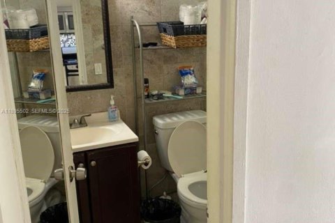 Condo in Miami Beach, Florida  № 1954046 - photo 25