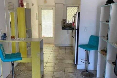 Condo in Miami Beach, Florida  № 1954046 - photo 23