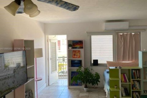 Condo in Miami Beach, Florida  № 1954046 - photo 29