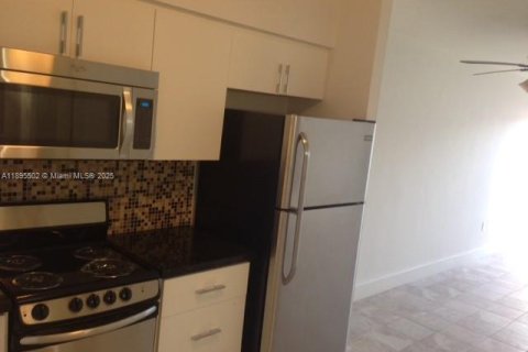 Снять в аренду кондоминиум в Майами-Бич, Флорида 37.16м2, № 1954046 - фото 3