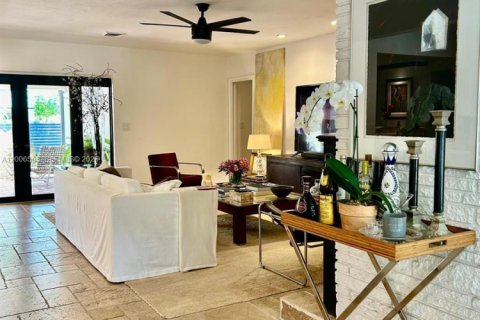 House in Plantation, Florida 4 bedrooms, 162.02 sq.m. № 2074994 - photo 9