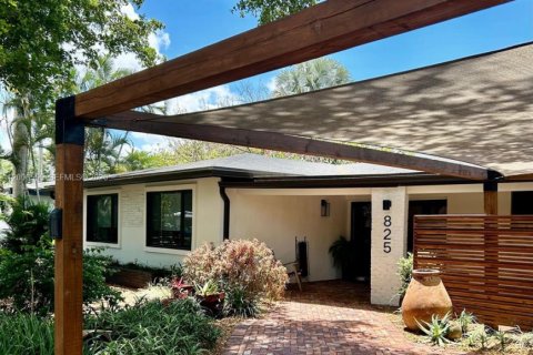 House in Plantation, Florida 4 bedrooms, 162.02 sq.m. № 2074994
