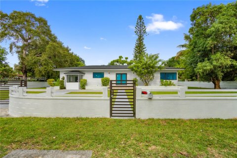 House in Miami, Florida 3 bedrooms, 157 sq.m. № 1992714 - photo 4