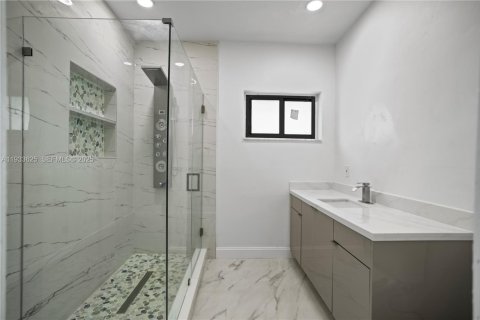 House in Miami, Florida 3 bedrooms, 157 sq.m. № 1992714 - photo 24